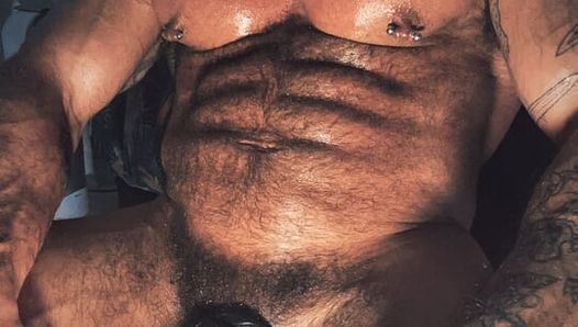 VERBAL MUSCLE DADDY WANKS HIS FAT COCK